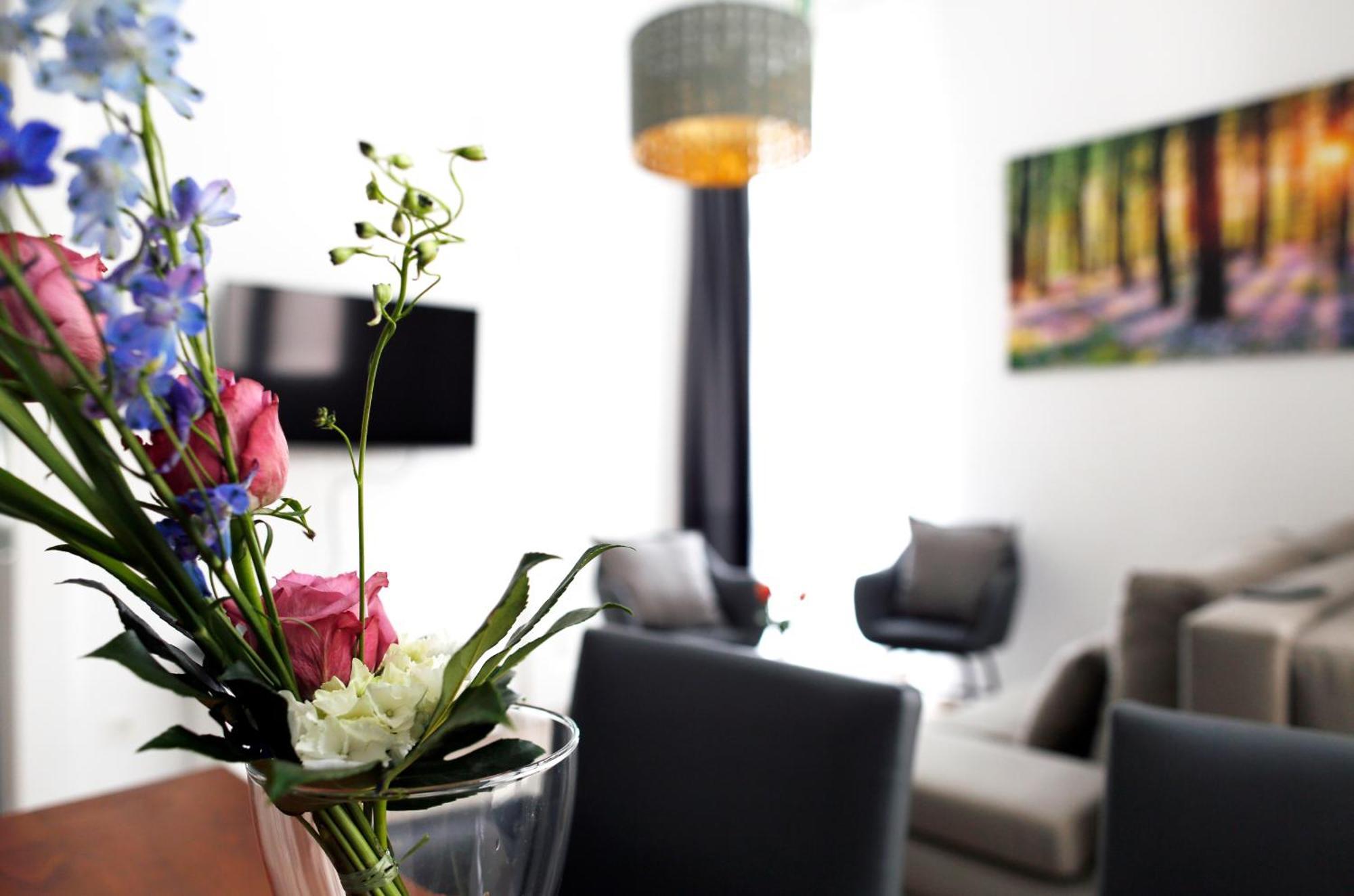 Nieb By Rockchair Apartments L Superhost Status L 3 Bedrooms Boxspringbeds 3 Bathrooms In Center "Kurfuerstendamm" - Cozy Family & Business Flair Welcomes You! Берлін Екстер'єр фото